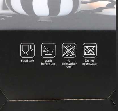 Tazza nera con ragno